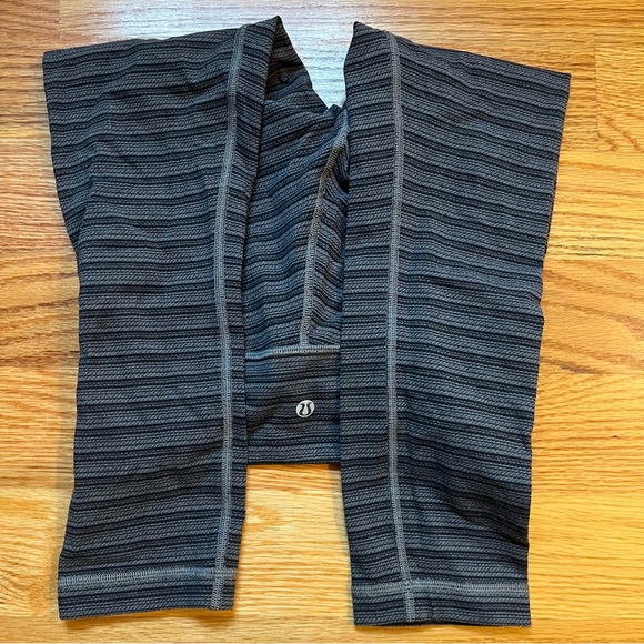 Lululemon gray and black striped leggings size 2 - Picture 4 of 5